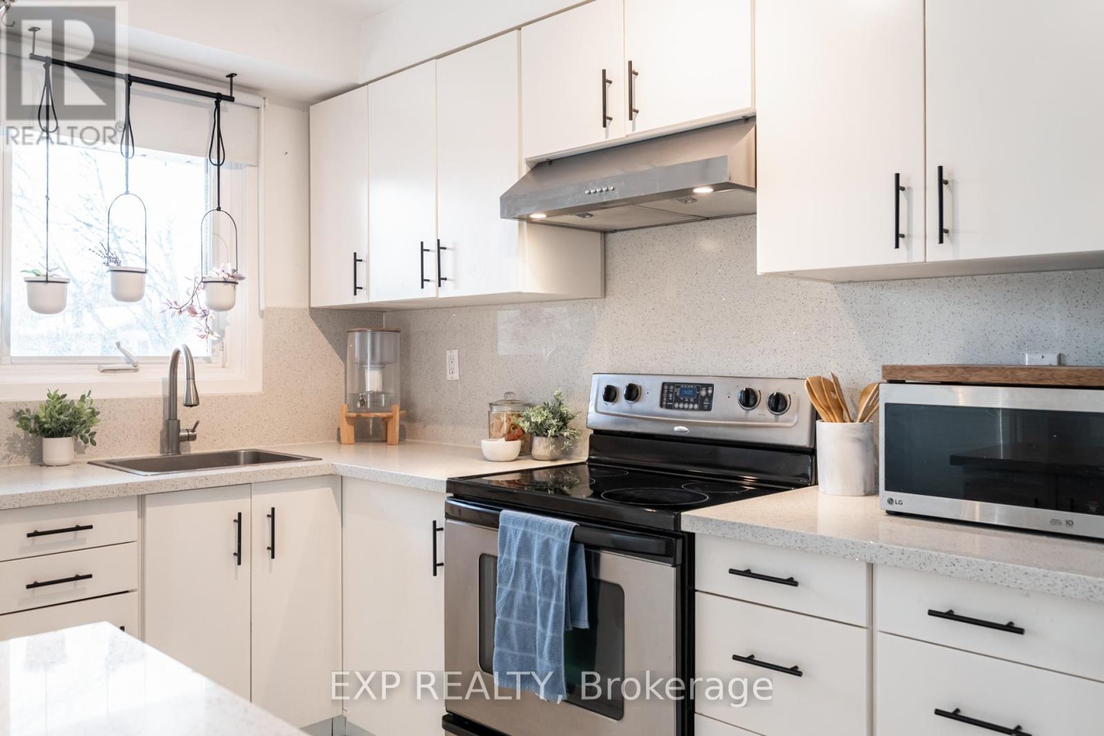 103 Delaney Drive, Ajax, Ontario  L1T 2M1 - Photo 9 - E12782186