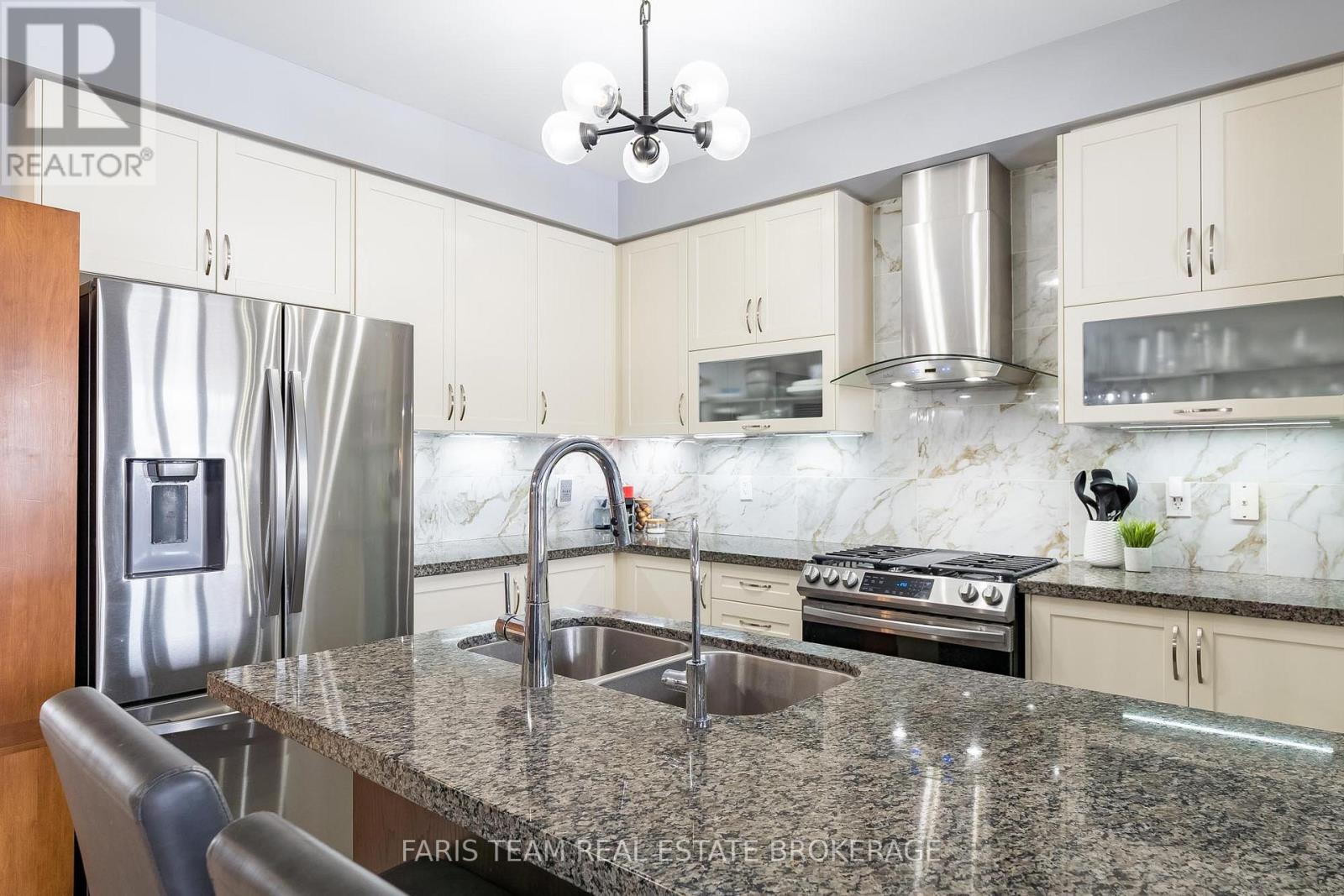 461 Greenwood Drive, Essa, Ontario  L3W 0R4 - Photo 5 - N12782160