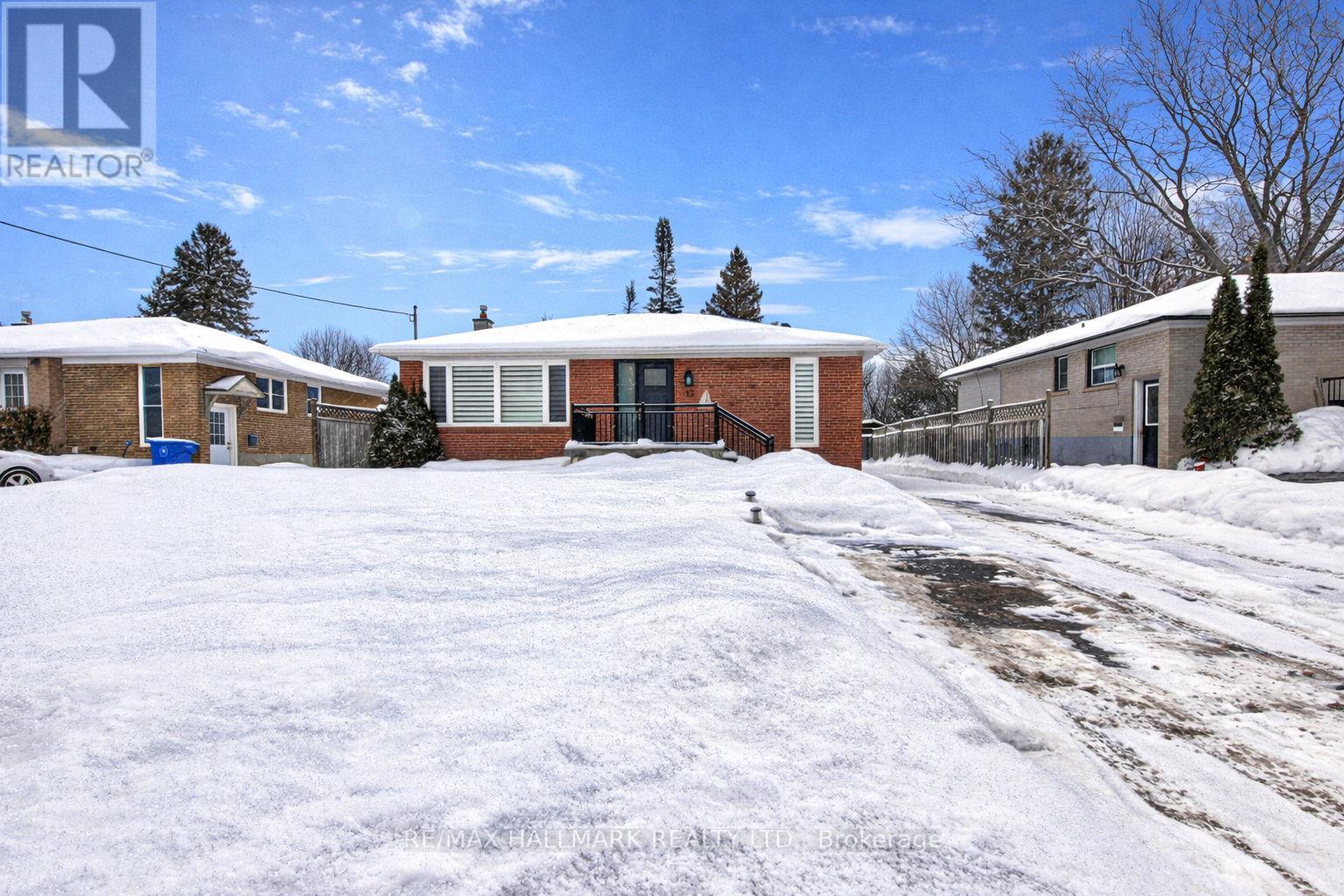 13 Patrick Drive, Aurora, Ontario  L4G 2A6 - Photo 4 - N12782208
