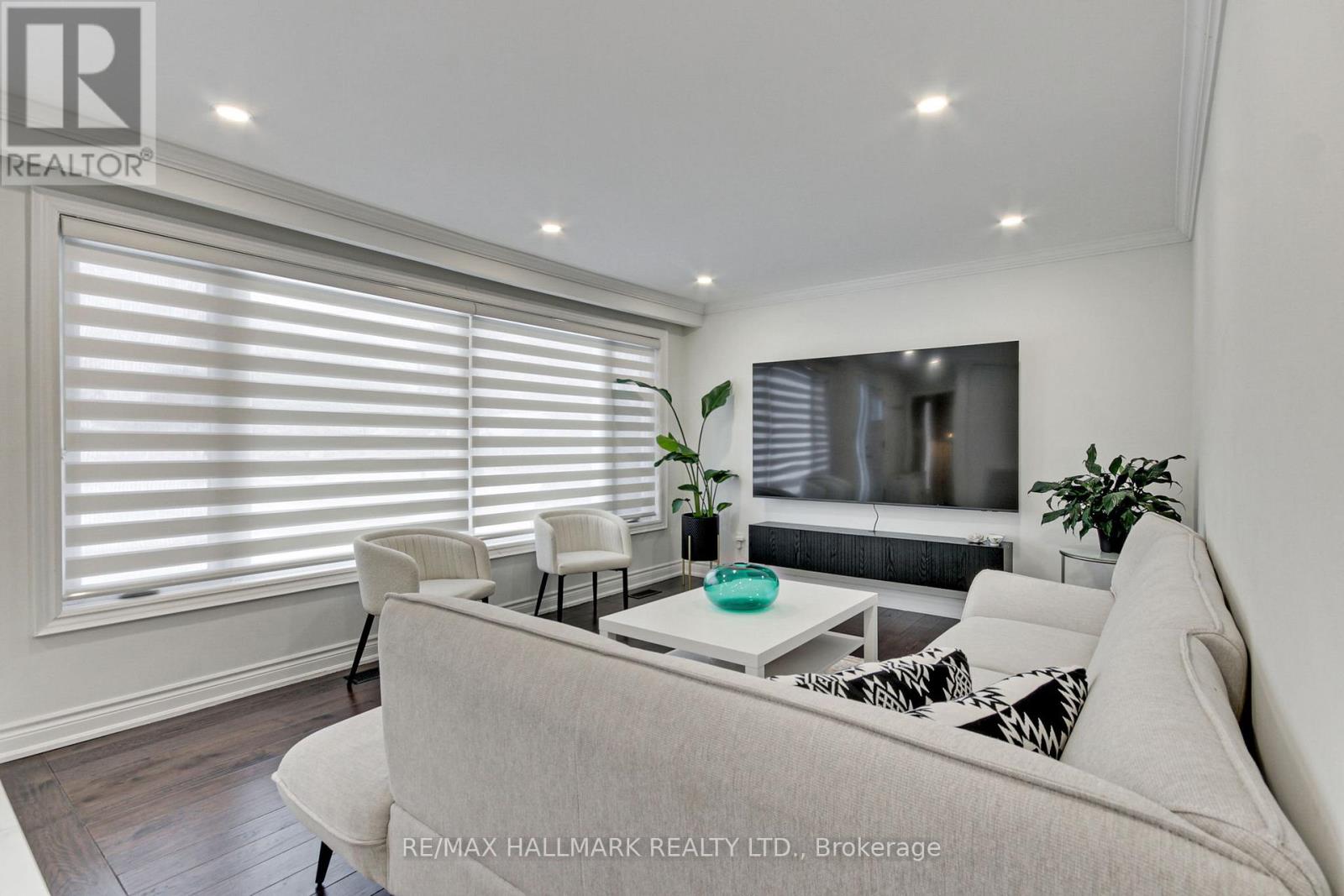 13 Patrick Drive, Aurora, Ontario  L4G 2A6 - Photo 9 - N12782208