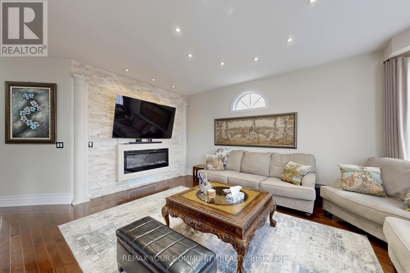 24 Pegasus Drive, Richmond Hill, Ontario  L4E 4R3 - Photo 6 - N12782214