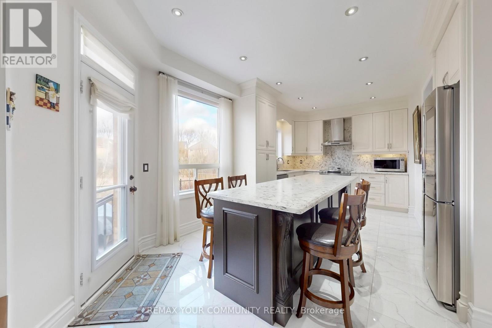 24 Pegasus Drive, Richmond Hill, Ontario  L4E 4R3 - Photo 7 - N12782214