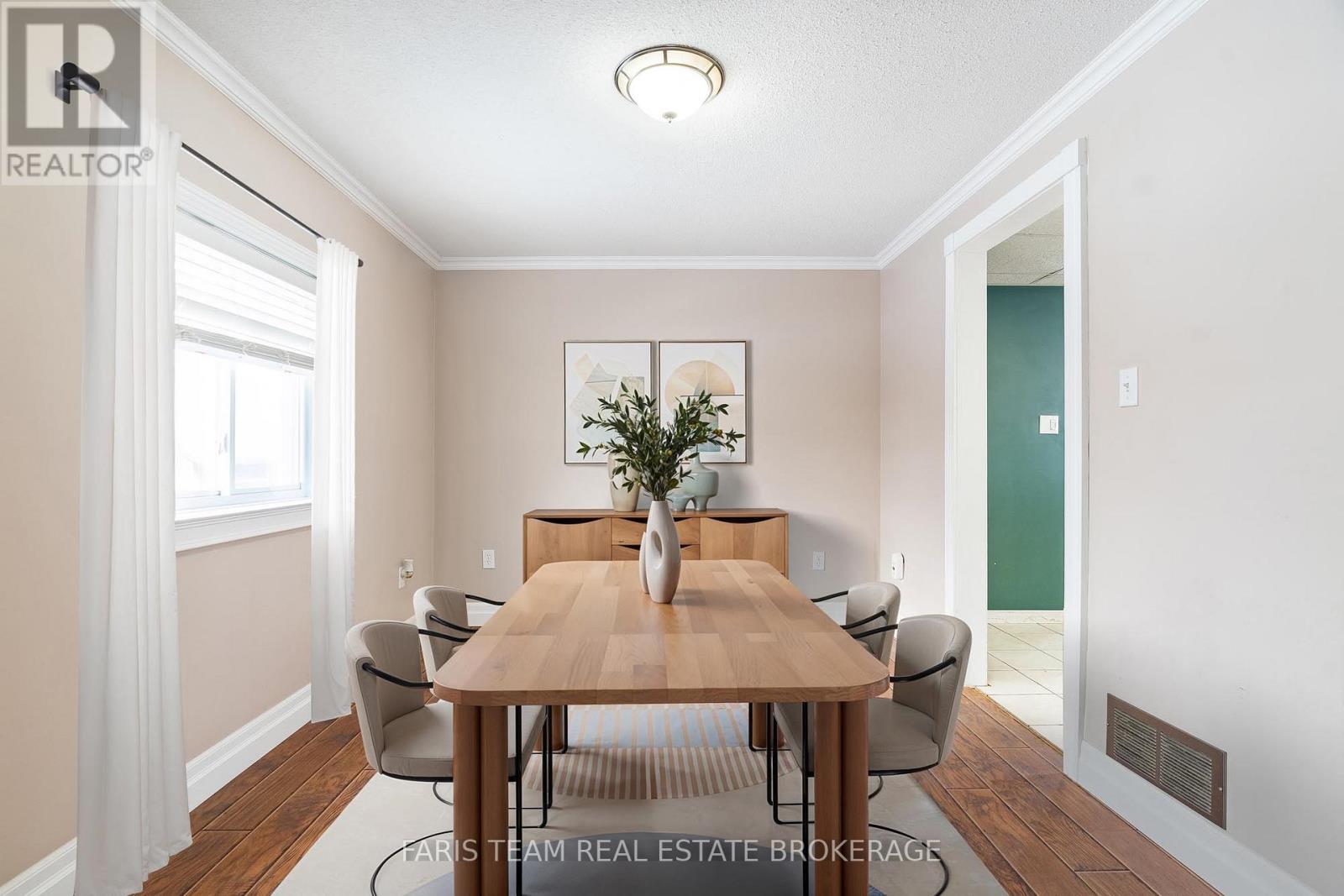 302 Nottawasaga Street, Orillia, Ontario  L3V 3K6 - Photo 10 - S12782178