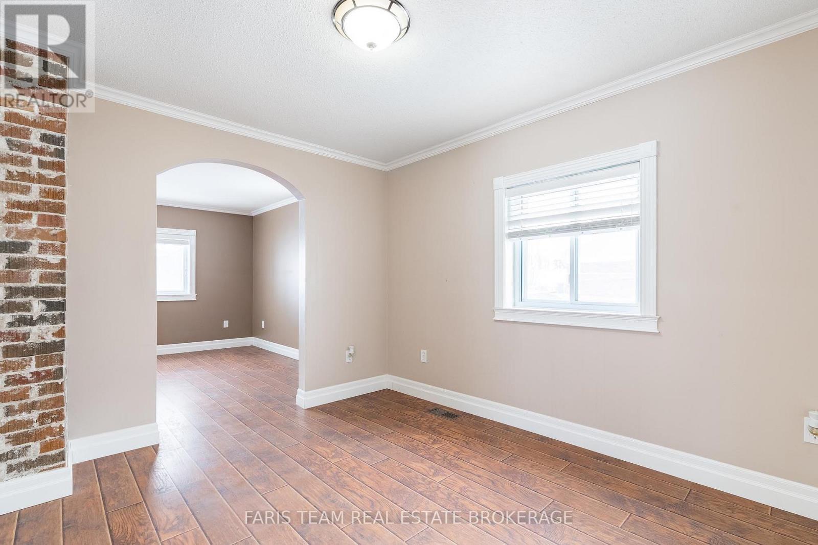 302 Nottawasaga Street, Orillia, Ontario  L3V 3K6 - Photo 11 - S12782178