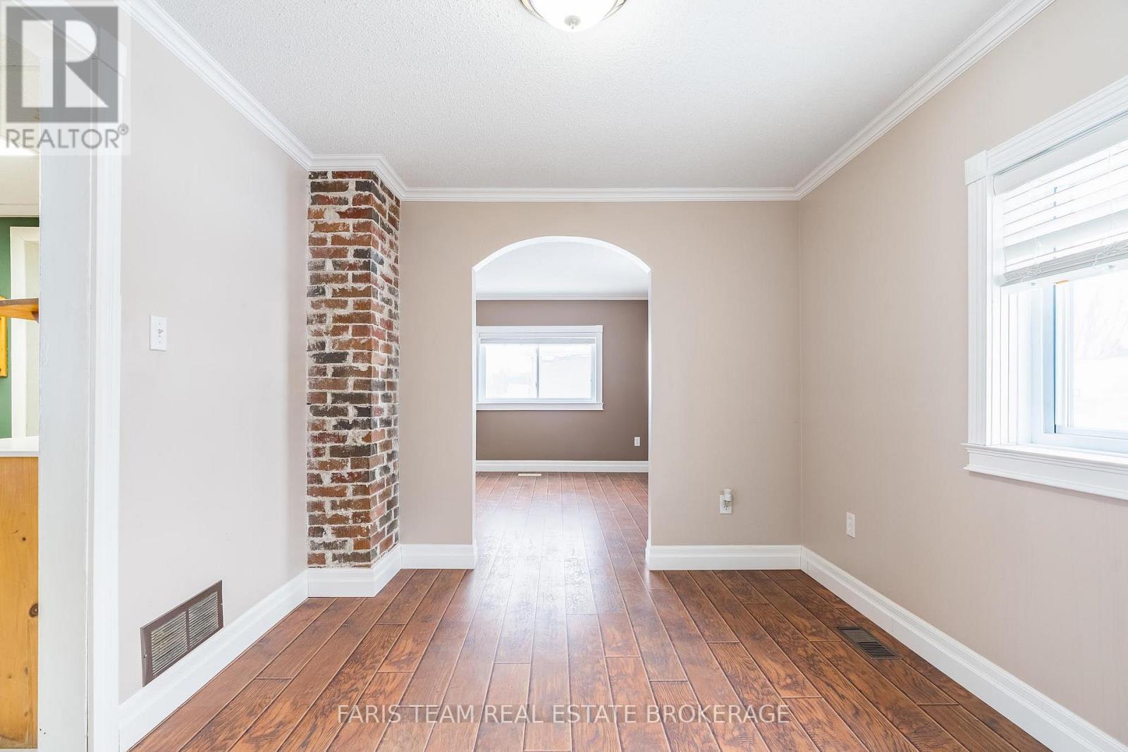 302 Nottawasaga Street, Orillia, Ontario  L3V 3K6 - Photo 12 - S12782178