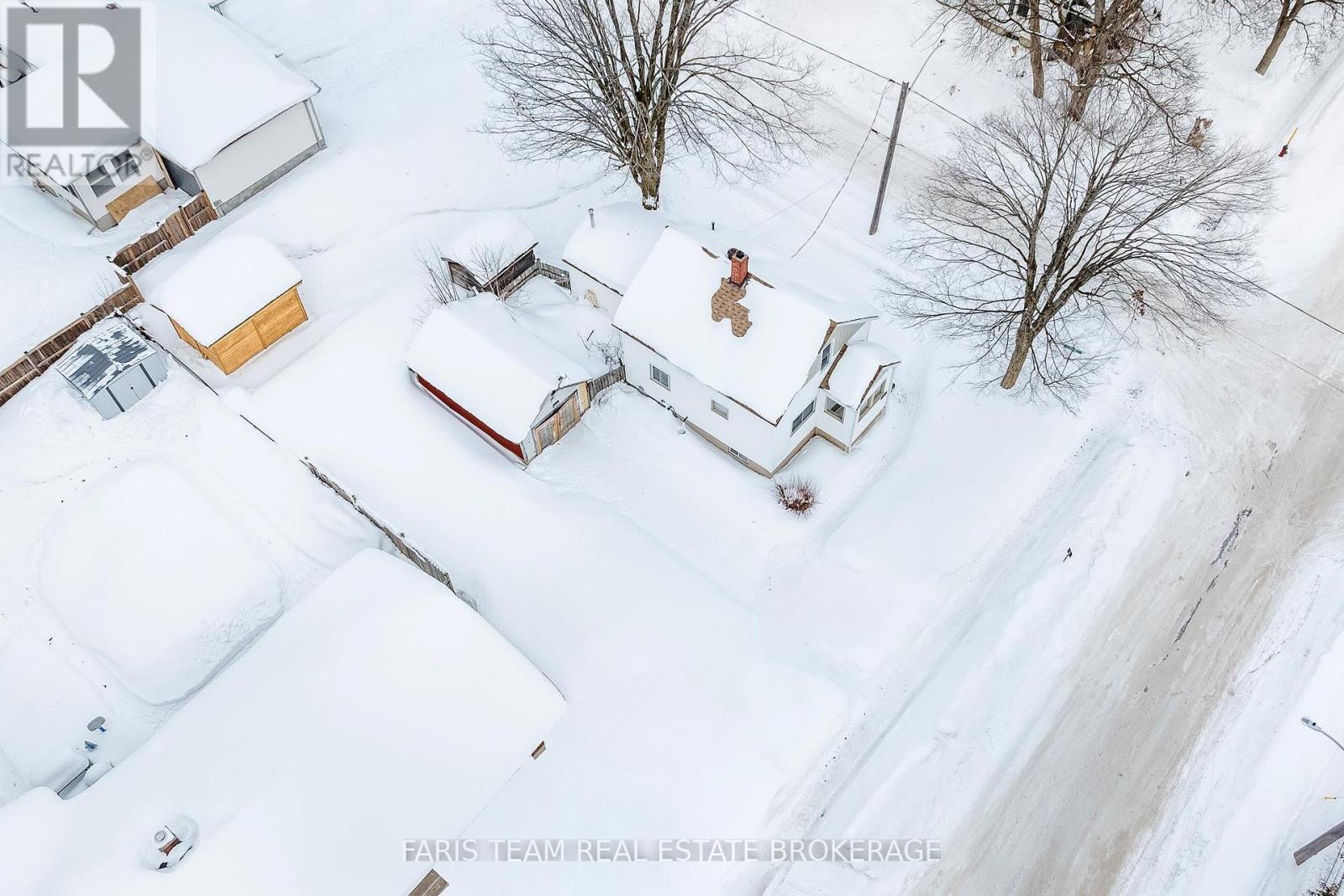 302 Nottawasaga Street, Orillia, Ontario  L3V 3K6 - Photo 2 - S12782178