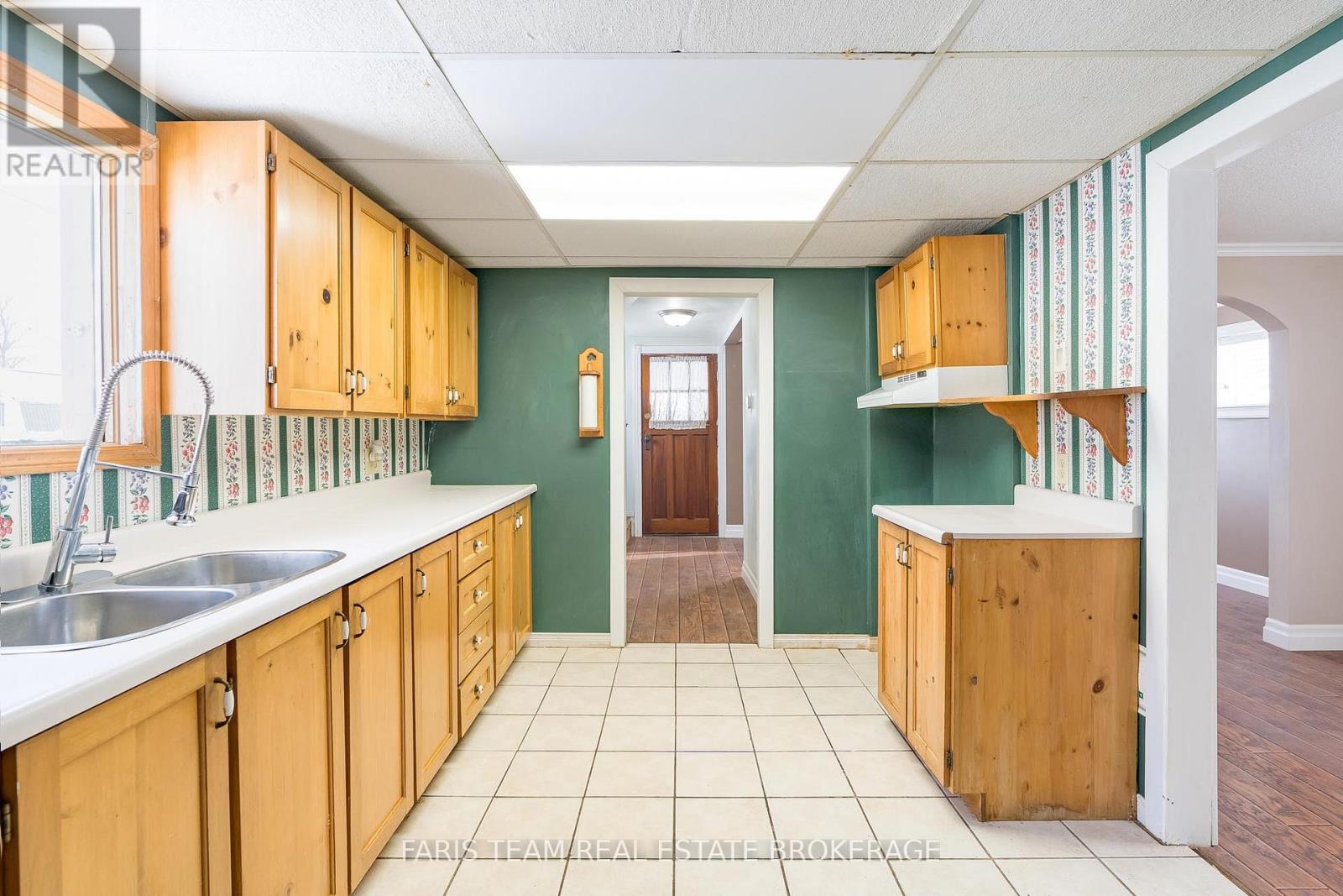 302 Nottawasaga Street, Orillia, Ontario  L3V 3K6 - Photo 8 - S12782178