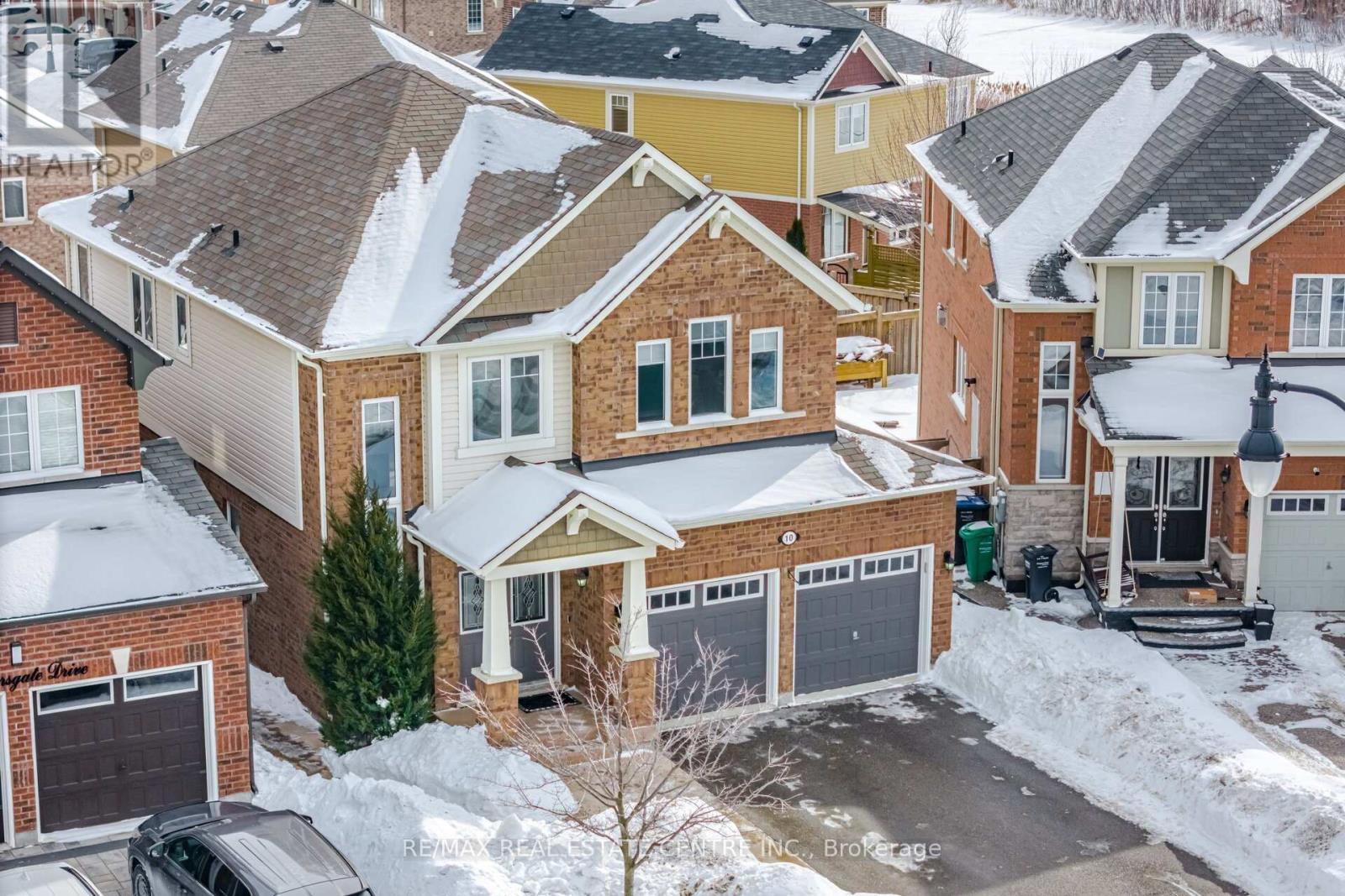 10 Aldersgate Drive, Brampton, Ontario  K8P 5J6 - Photo 3 - W12782142