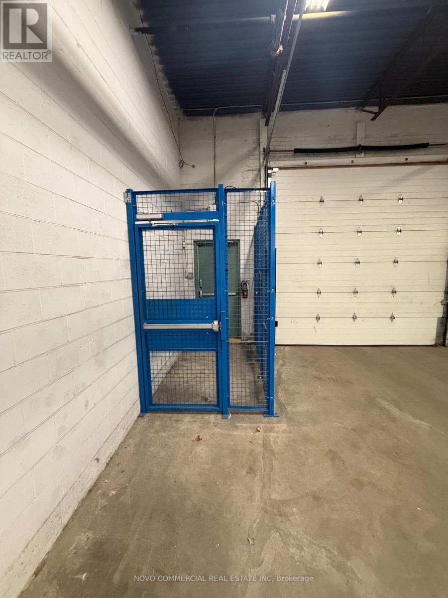 B - 615 Orwell Street, Mississauga, Ontario  L5A 2W4 - Photo 7 - W12537494