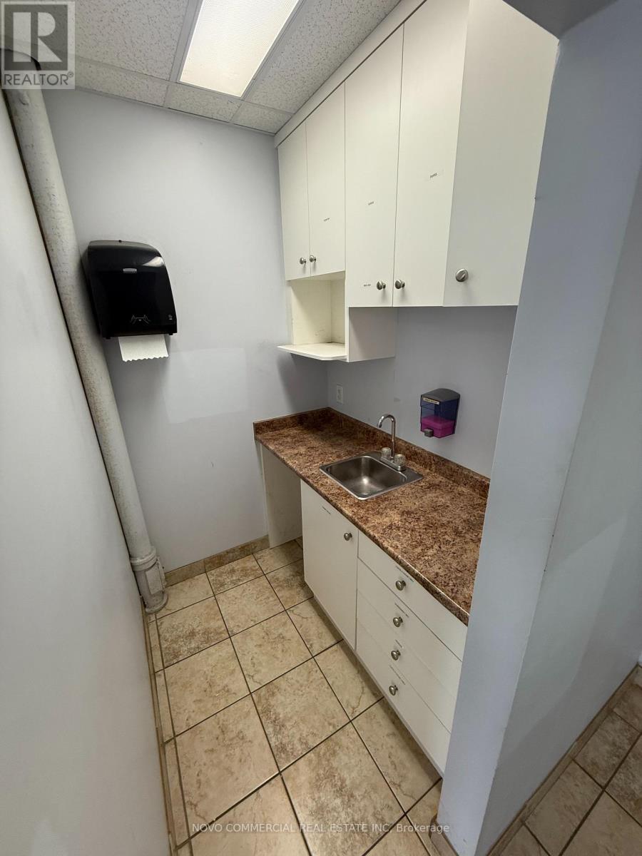 B - 615 Orwell Street, Mississauga, Ontario  L5A 2W4 - Photo 13 - W12537494