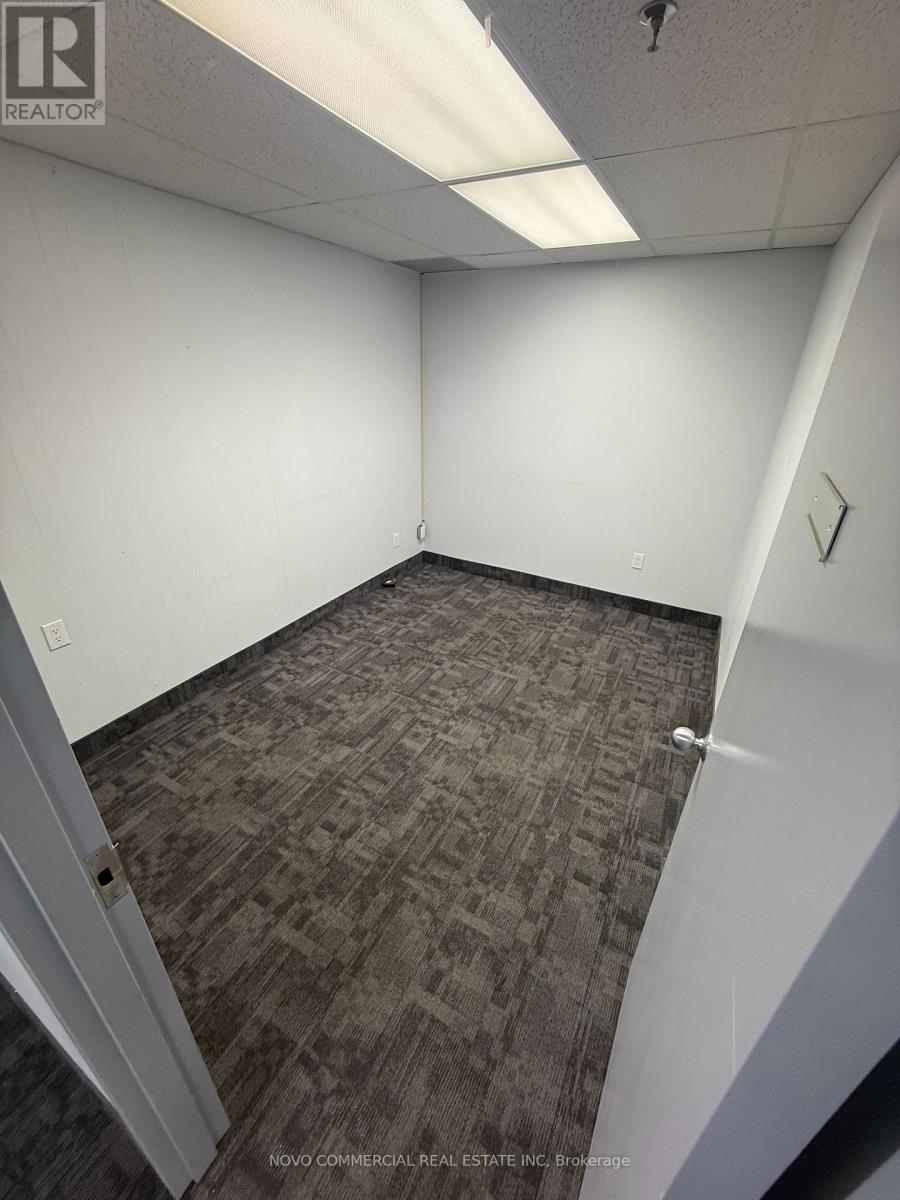 B - 615 Orwell Street, Mississauga, Ontario  L5A 2W4 - Photo 11 - W12537494