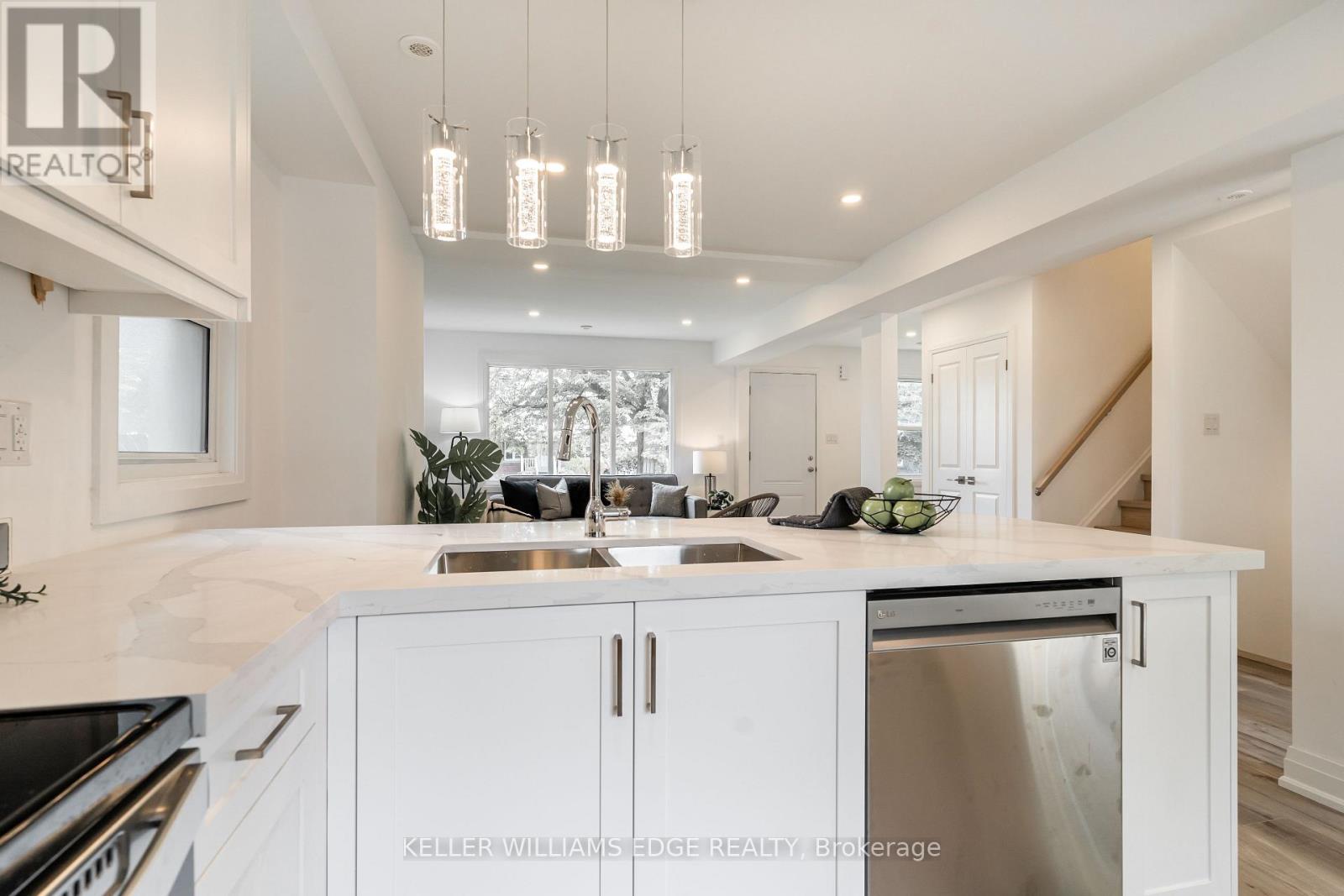 367 Hillside Avenue, Hamilton, Ontario  L8K 3L6 - Photo 10 - X12781234