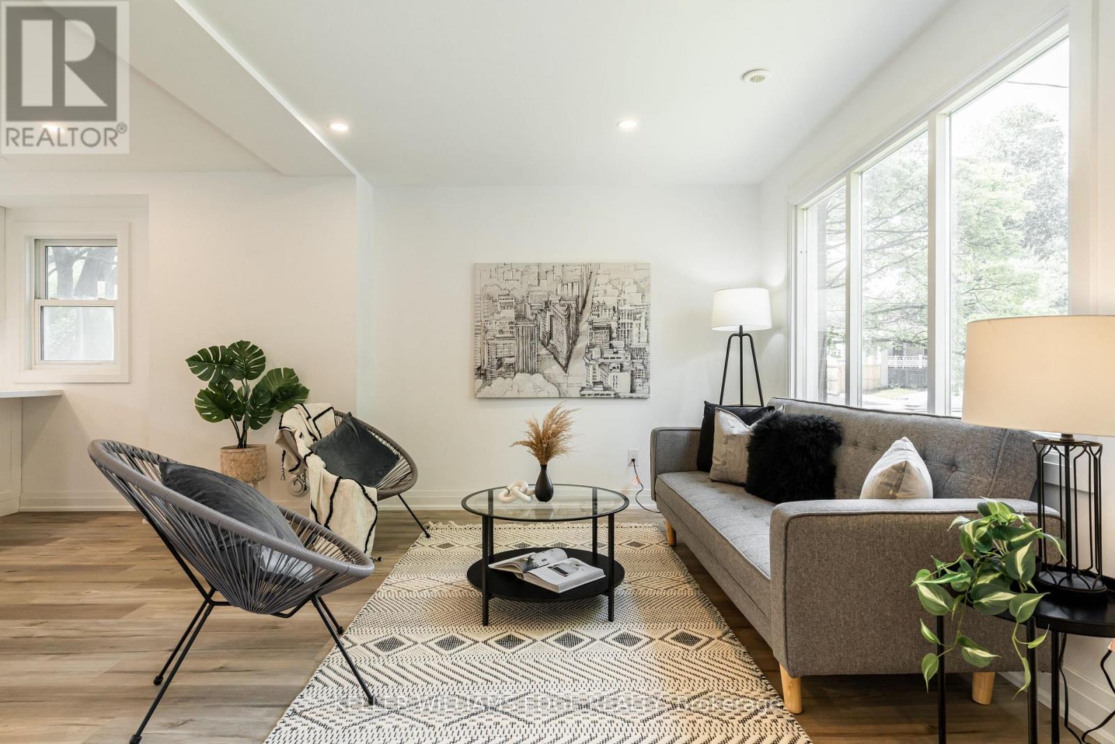 367 Hillside Avenue, Hamilton, Ontario  L8K 3L6 - Photo 3 - X12781234