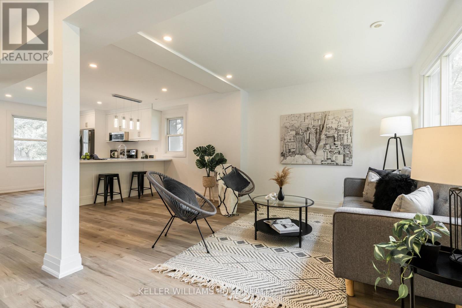 367 Hillside Avenue, Hamilton, Ontario  L8K 3L6 - Photo 2 - X12781234