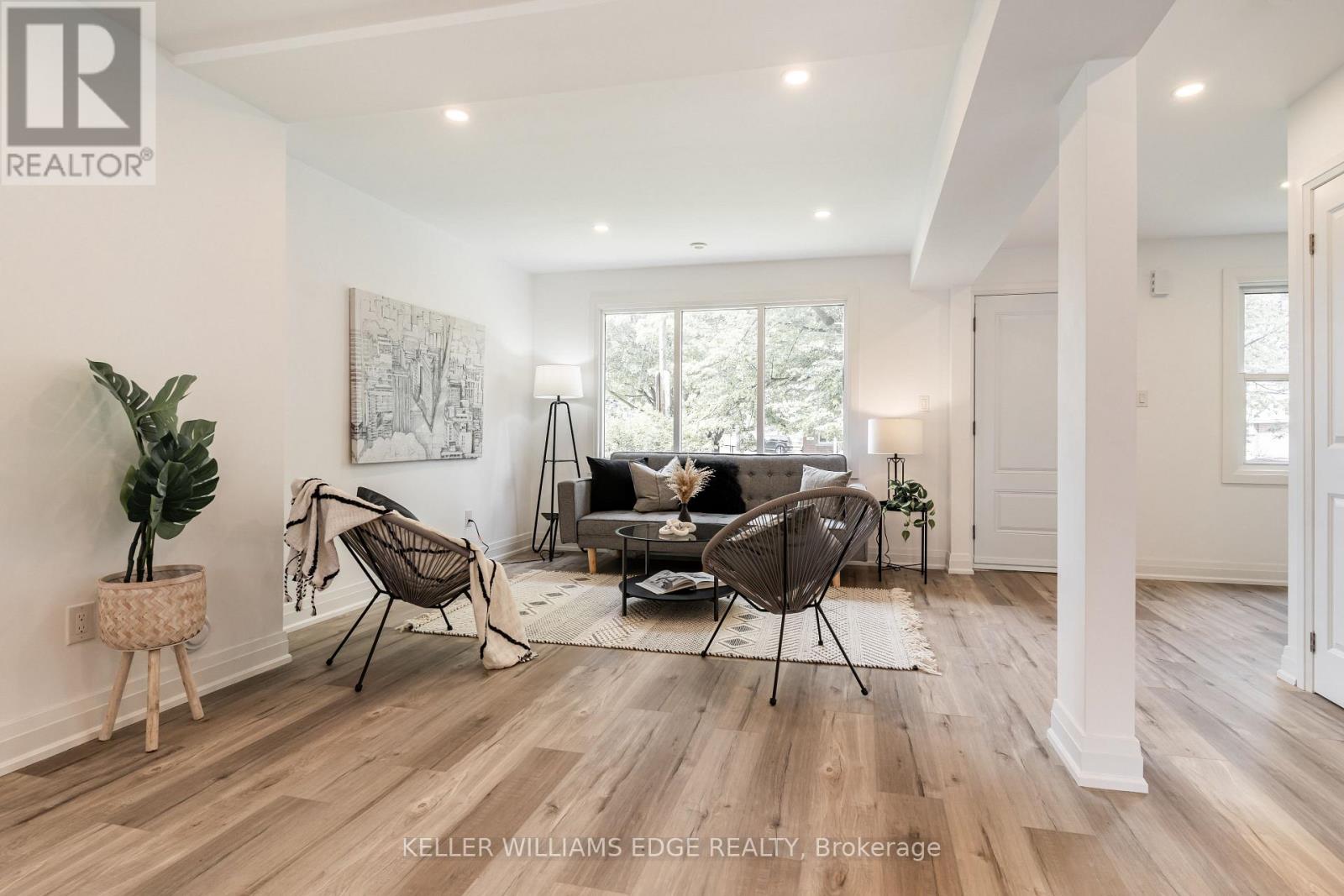 367 Hillside Avenue, Hamilton, Ontario  L8K 3L6 - Photo 4 - X12781234