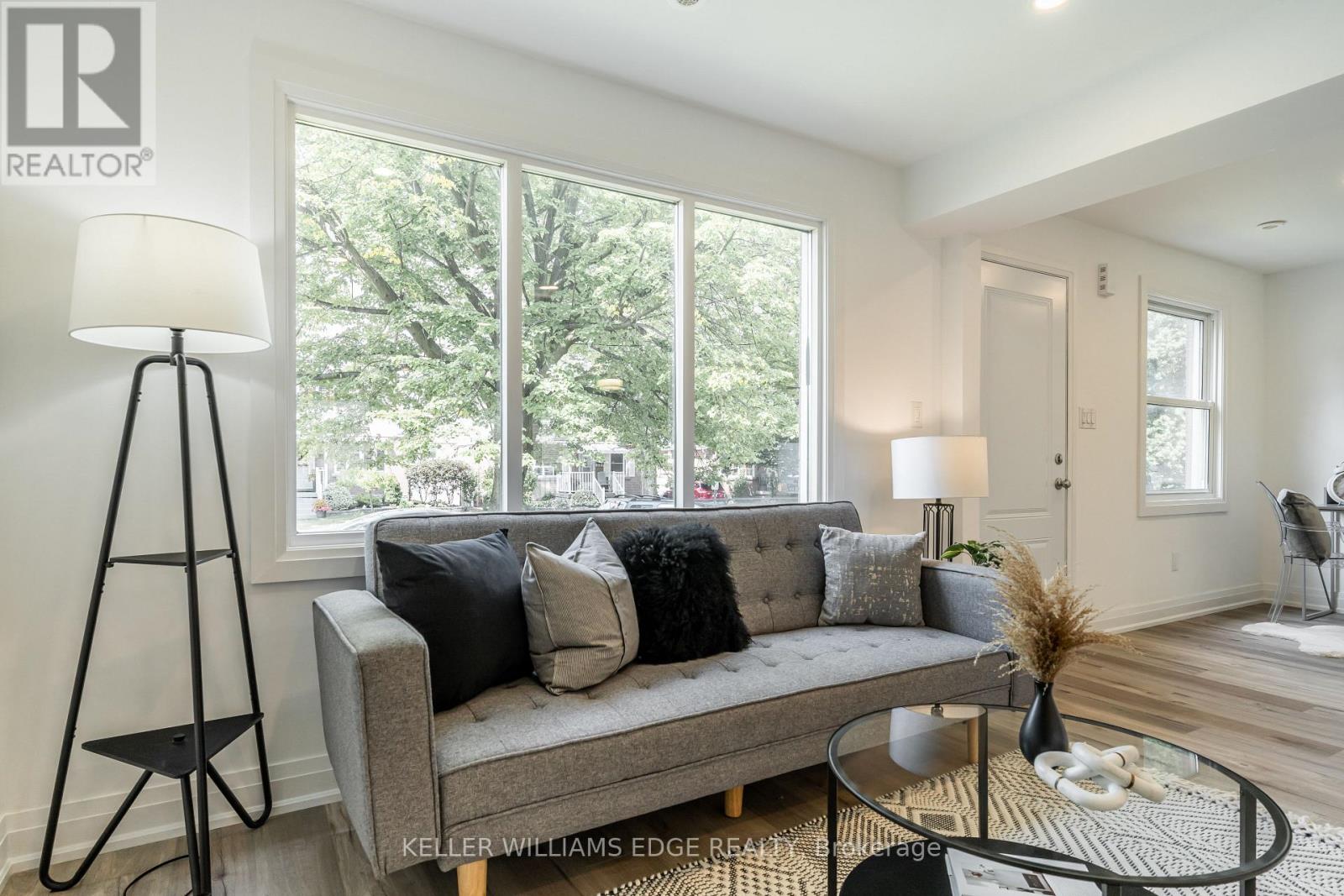 367 Hillside Avenue, Hamilton, Ontario  L8K 3L6 - Photo 5 - X12781234