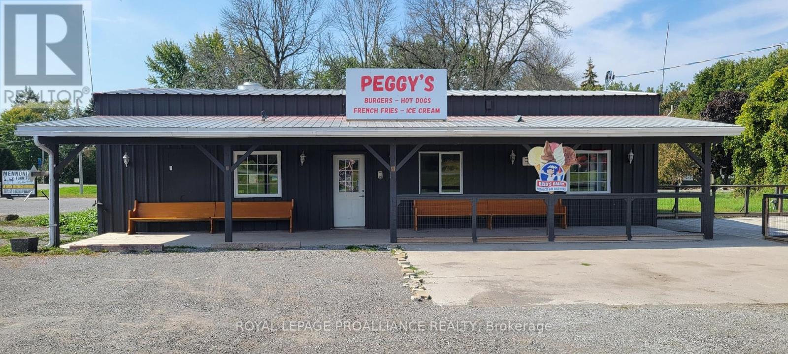 20261 LOYALIST PARKWAY, prince edward county (ameliasburg ward), Ontario