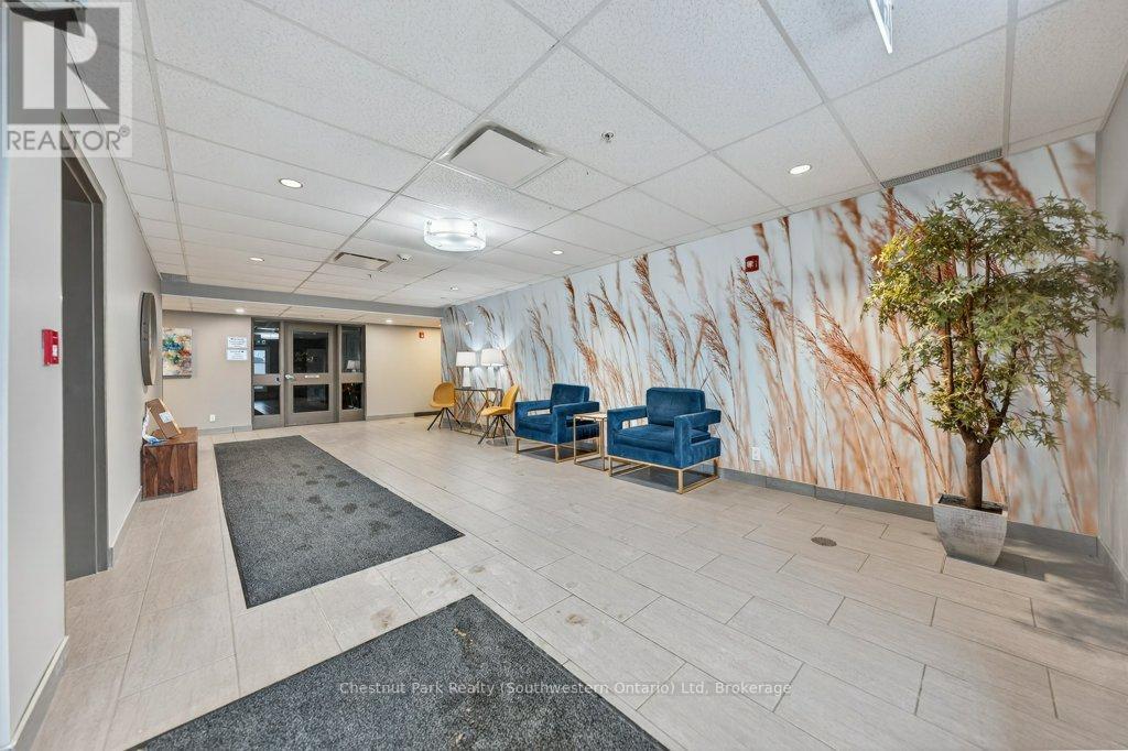 401 - 108 Summit Ridge Drive, Guelph (Grange Road), Ontario  N1G 2E3 - Photo 14 - X12782250