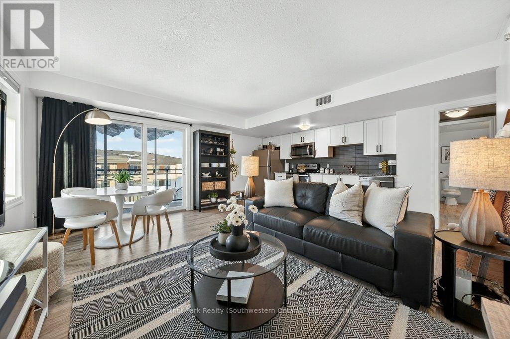 401 - 108 Summit Ridge Drive, Guelph (Grange Road), Ontario  N1G 2E3 - Photo 2 - X12782250