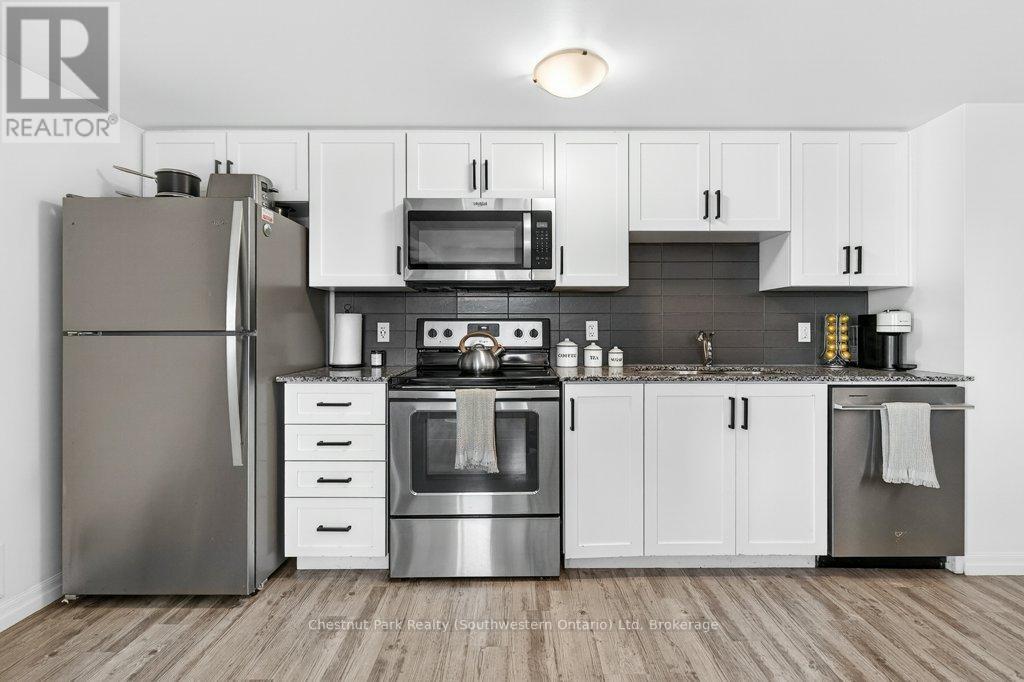 401 - 108 Summit Ridge Drive, Guelph (Grange Road), Ontario  N1G 2E3 - Photo 3 - X12782250