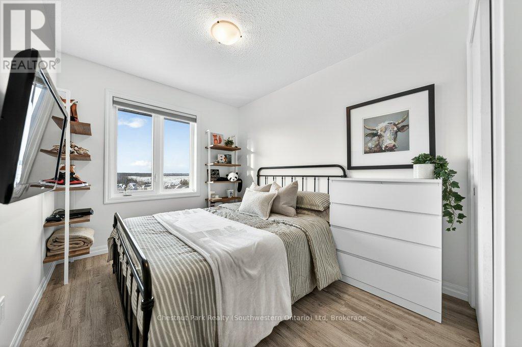 401 - 108 Summit Ridge Drive, Guelph (Grange Road), Ontario  N1G 2E3 - Photo 5 - X12782250