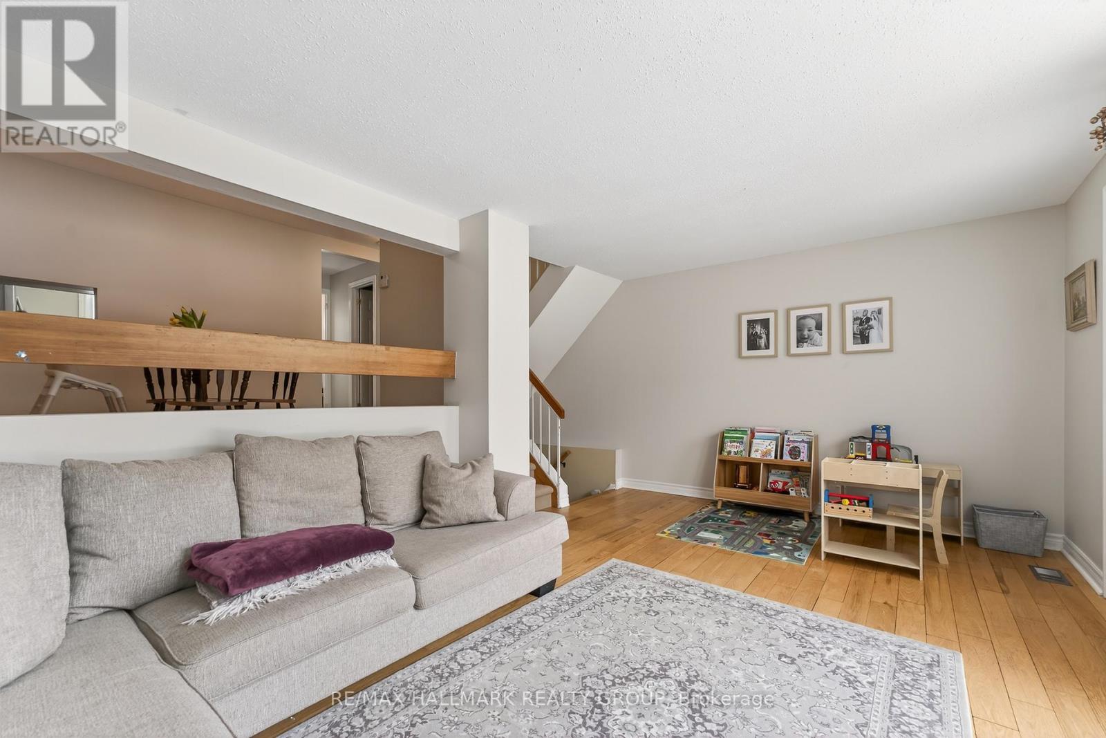 1126 Grenoble Crescent, Ottawa, Ontario  K1C 2C6 - Photo 10 - X12782350