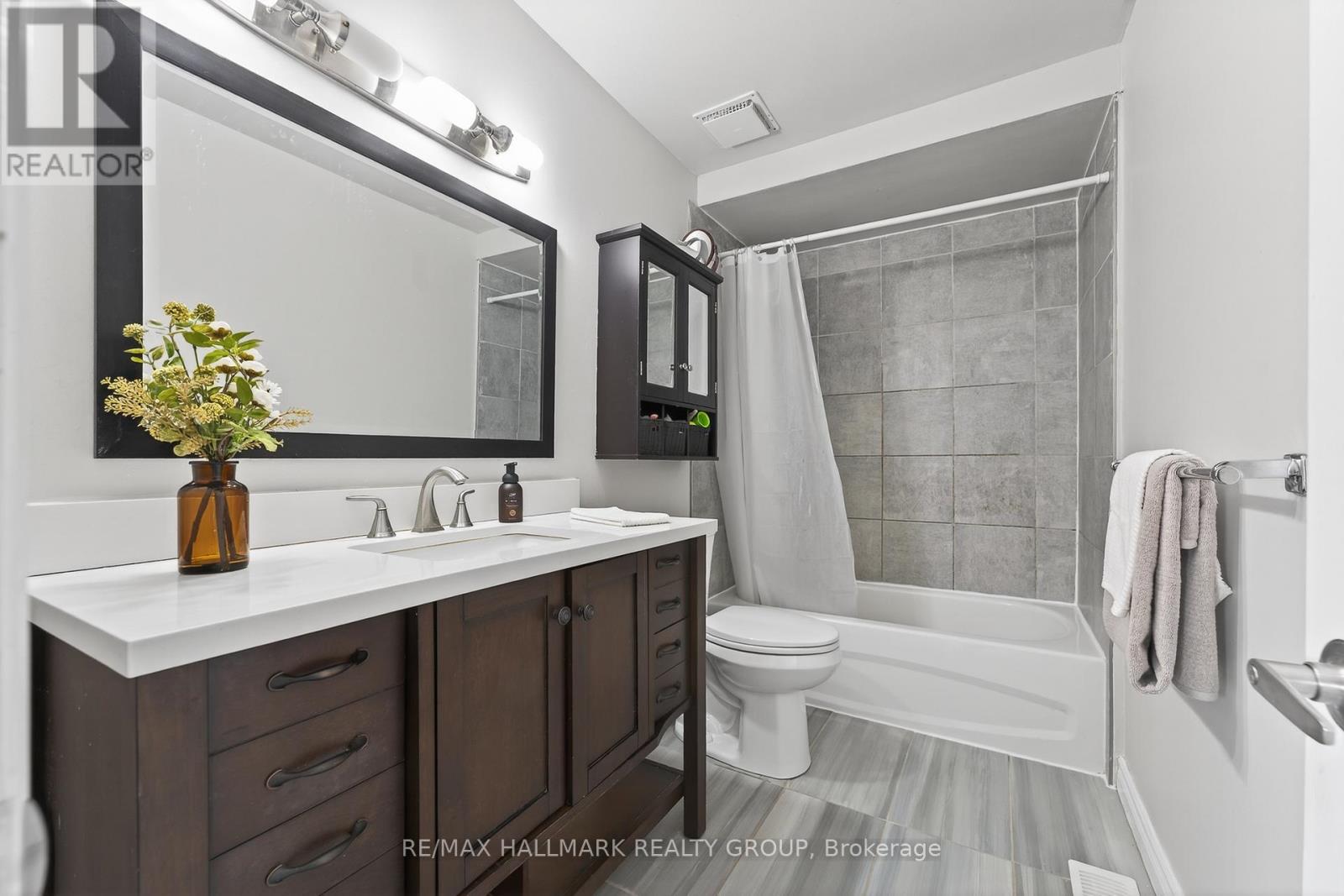 1126 Grenoble Crescent, Ottawa, Ontario  K1C 2C6 - Photo 13 - X12782350