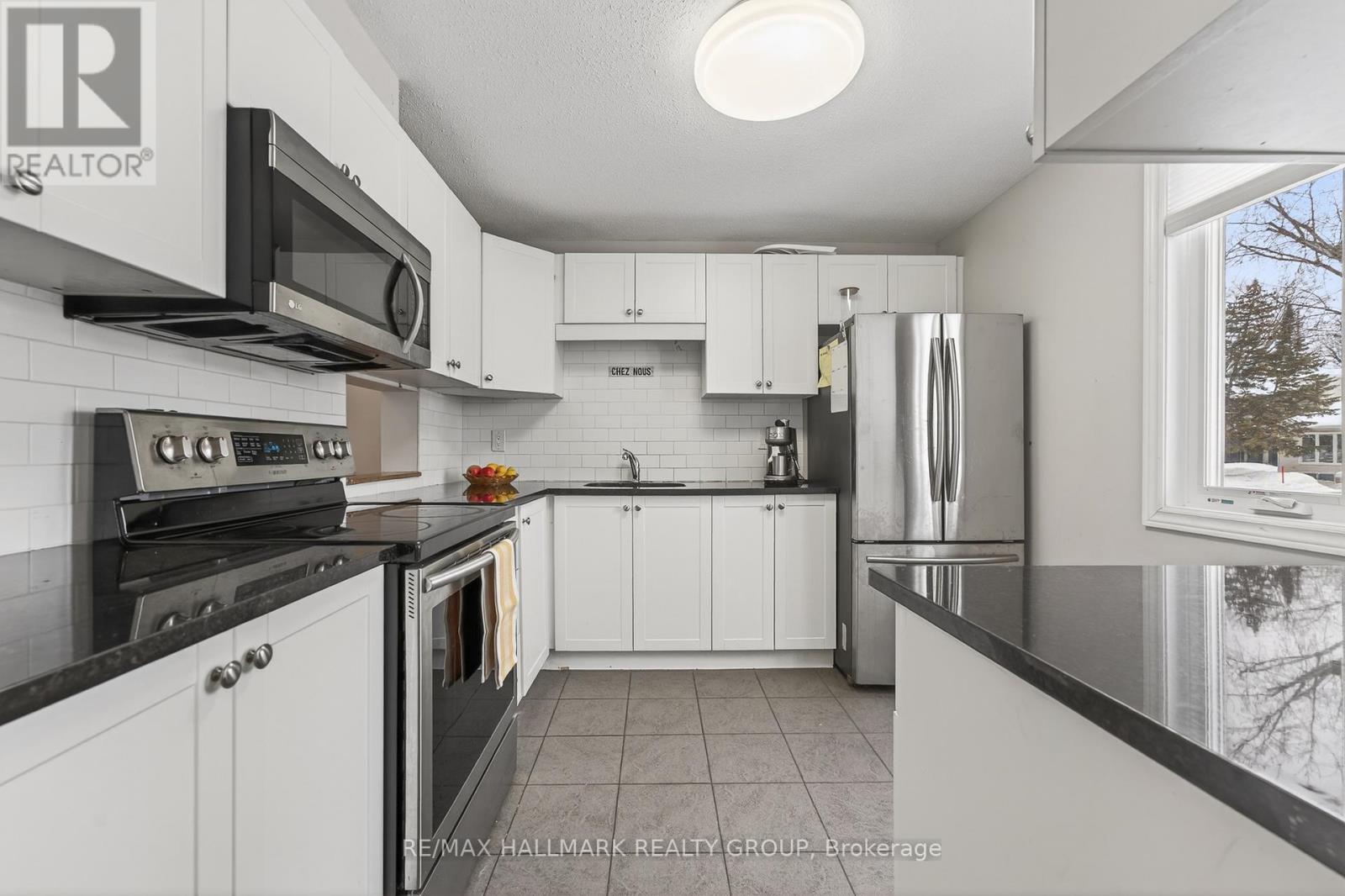 1126 Grenoble Crescent, Ottawa, Ontario  K1C 2C6 - Photo 2 - X12782350