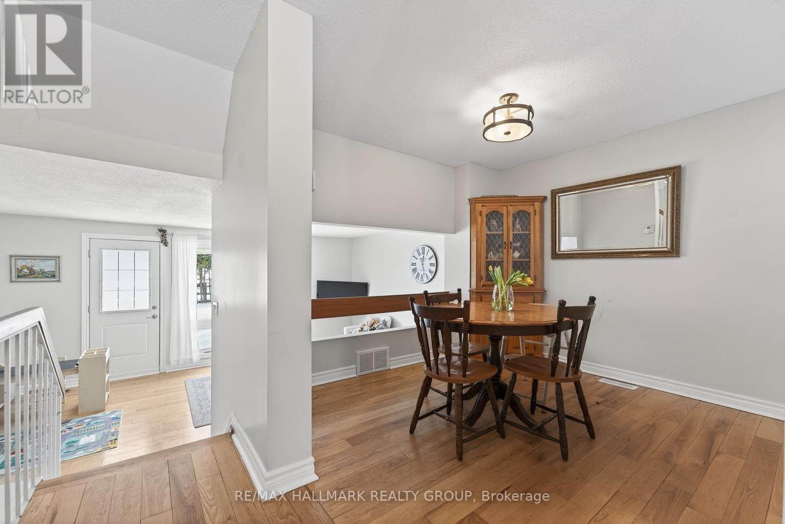 1126 Grenoble Crescent, Ottawa, Ontario  K1C 2C6 - Photo 6 - X12782350