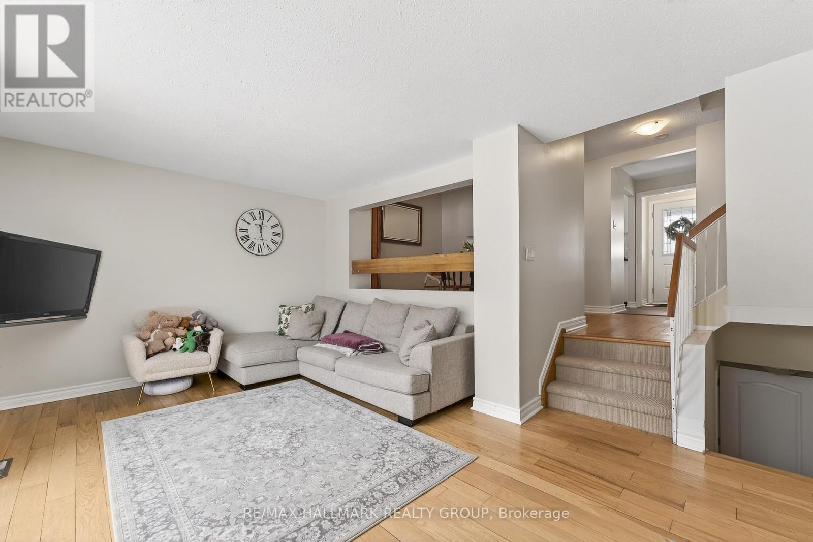 1126 Grenoble Crescent, Ottawa, Ontario  K1C 2C6 - Photo 9 - X12782350