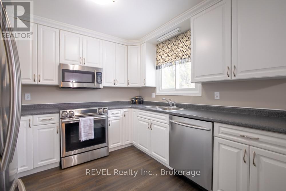 37 Village Green Drive, St. Catharines (Martindale Pond), Ontario  L2N 5N9 - Photo 12 - X12782390