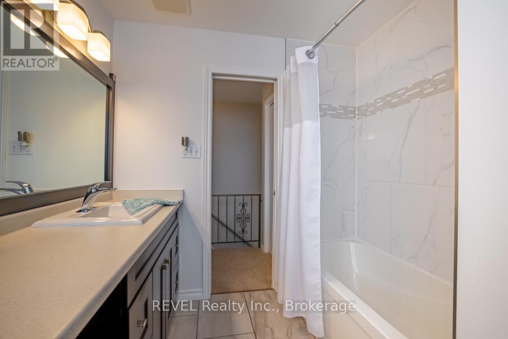 37 Village Green Drive, St. Catharines (Martindale Pond), Ontario  L2N 5N9 - Photo 24 - X12782390