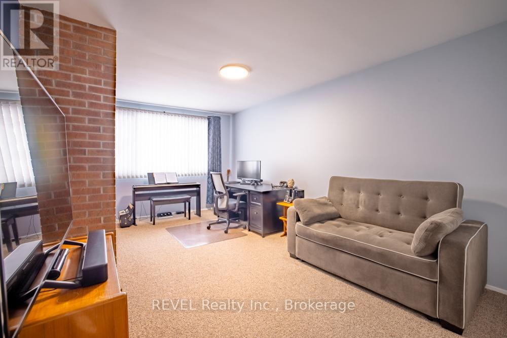 37 Village Green Drive, St. Catharines (Martindale Pond), Ontario  L2N 5N9 - Photo 25 - X12782390