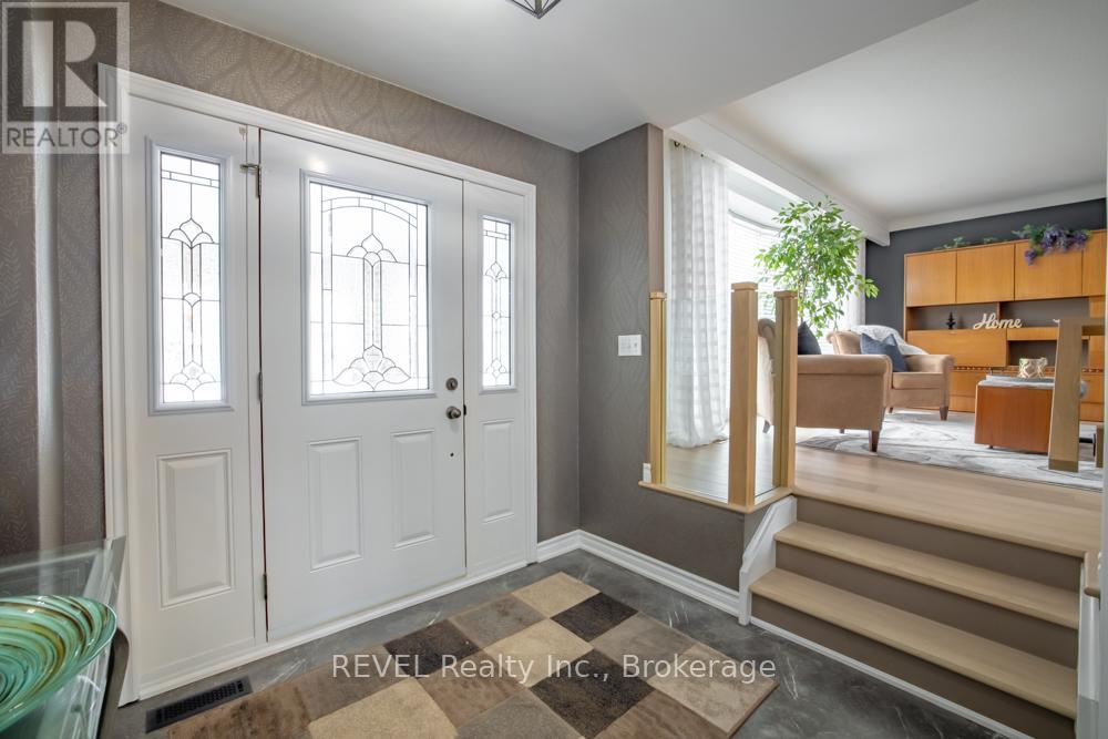 37 Village Green Drive, St. Catharines (Martindale Pond), Ontario  L2N 5N9 - Photo 4 - X12782390