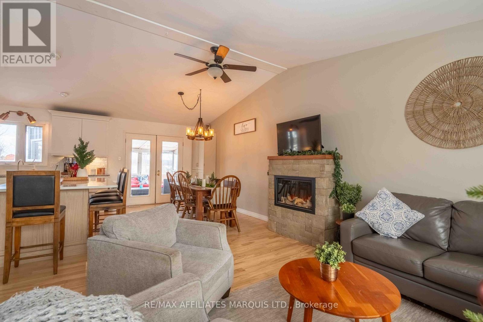 4239 County Rd 11 Road, South Stormont, Ontario  K7R 3L2 - Photo 7 - X12635984