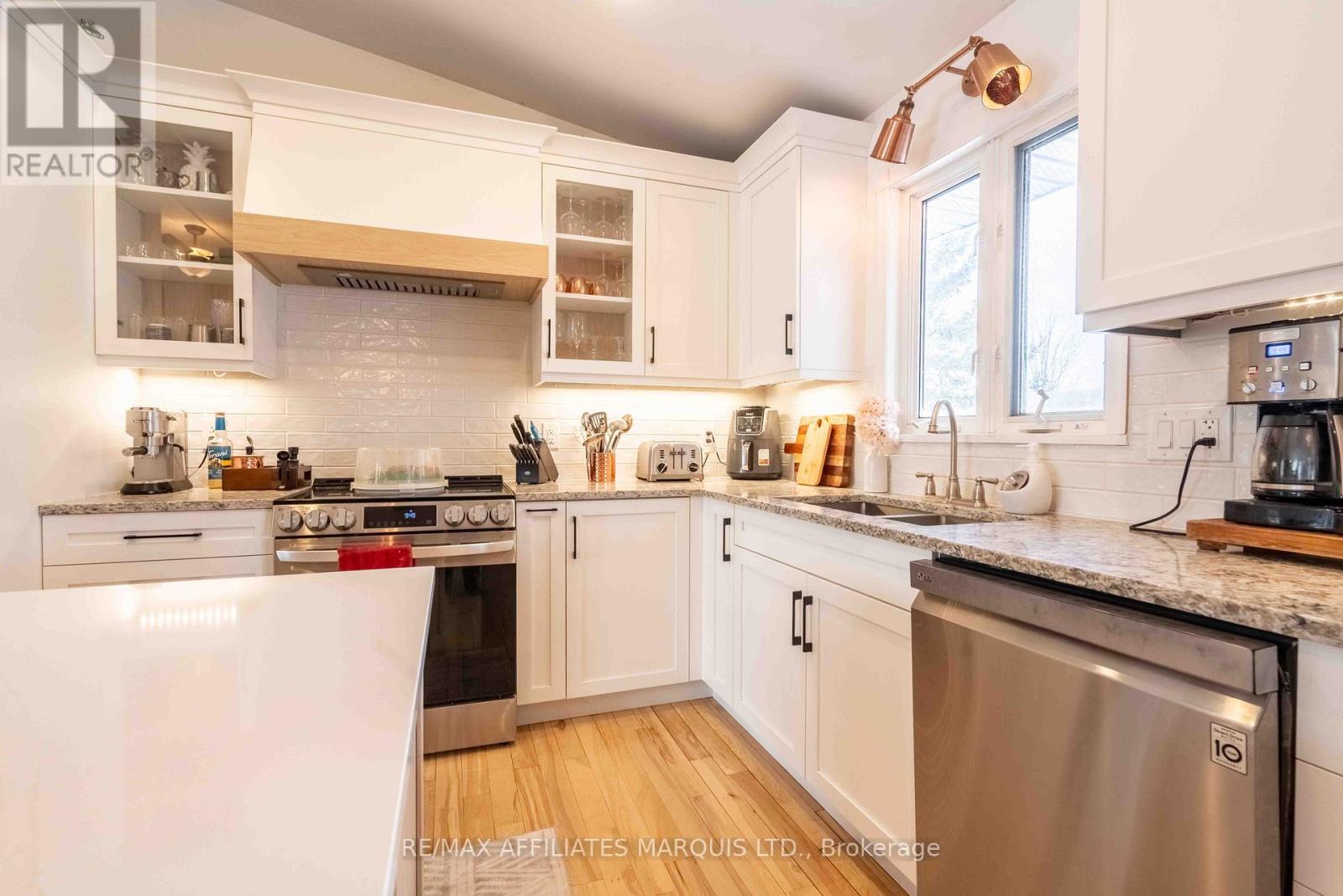 4239 County Rd 11 Road, South Stormont, Ontario  K7R 3L2 - Photo 9 - X12635984