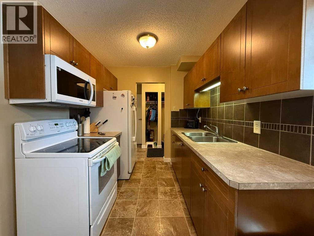 7, 65 Lafayette Boulevard W, Lethbridge, Alberta  T1K 3Y4 - Photo 3 - A2281623