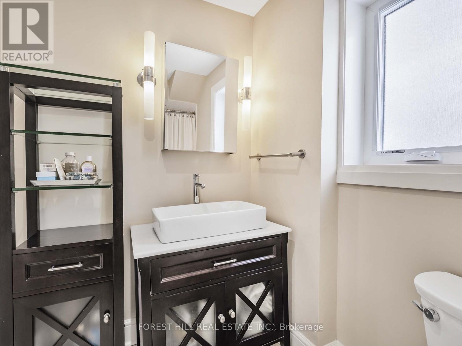 183 WYCHWOOD AVENUE Toronto (Humewood-Cedarvale), ON M6C 2T4