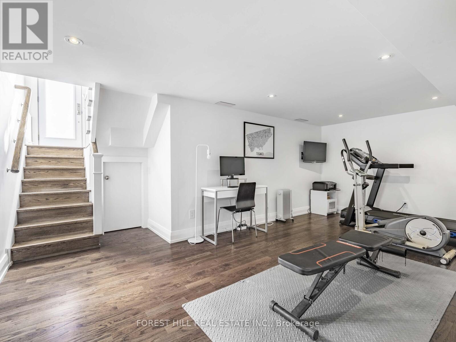 183 WYCHWOOD AVENUE Toronto (Humewood-Cedarvale), ON M6C 2T4