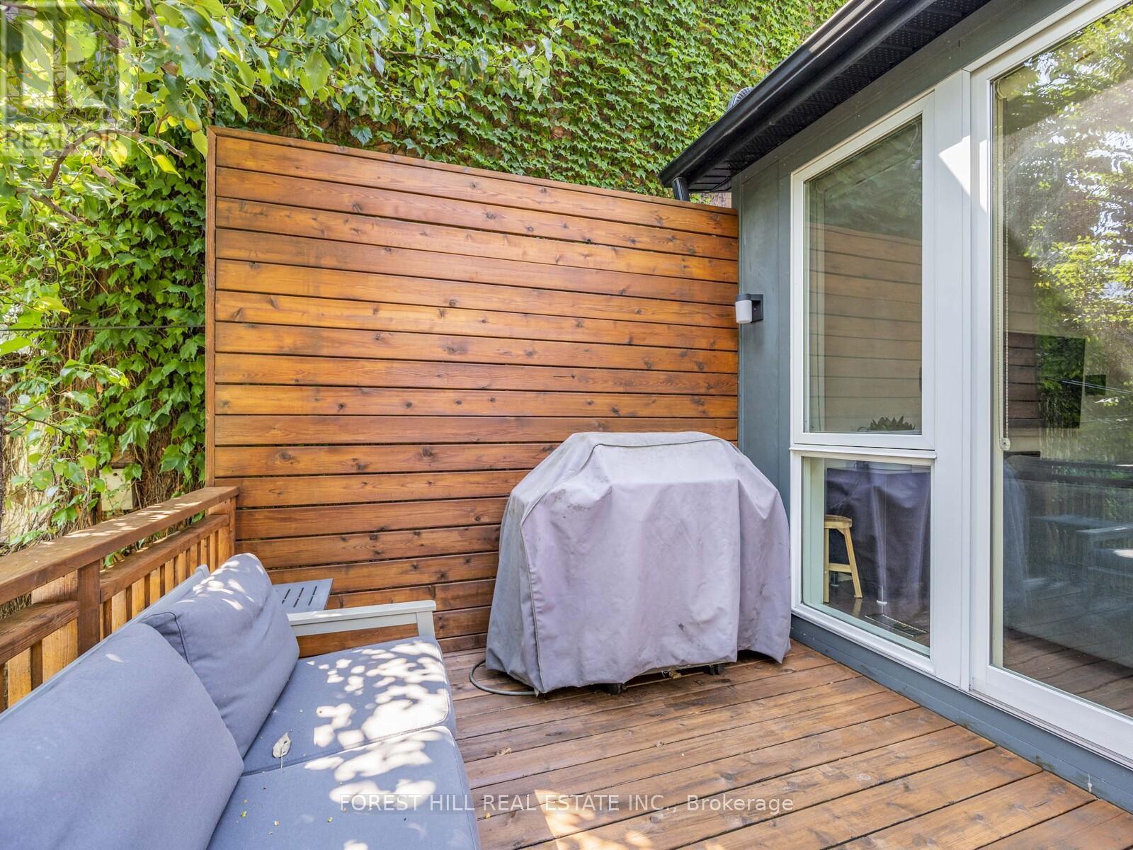 183 WYCHWOOD AVENUE Toronto (Humewood-Cedarvale), ON M6C 2T4