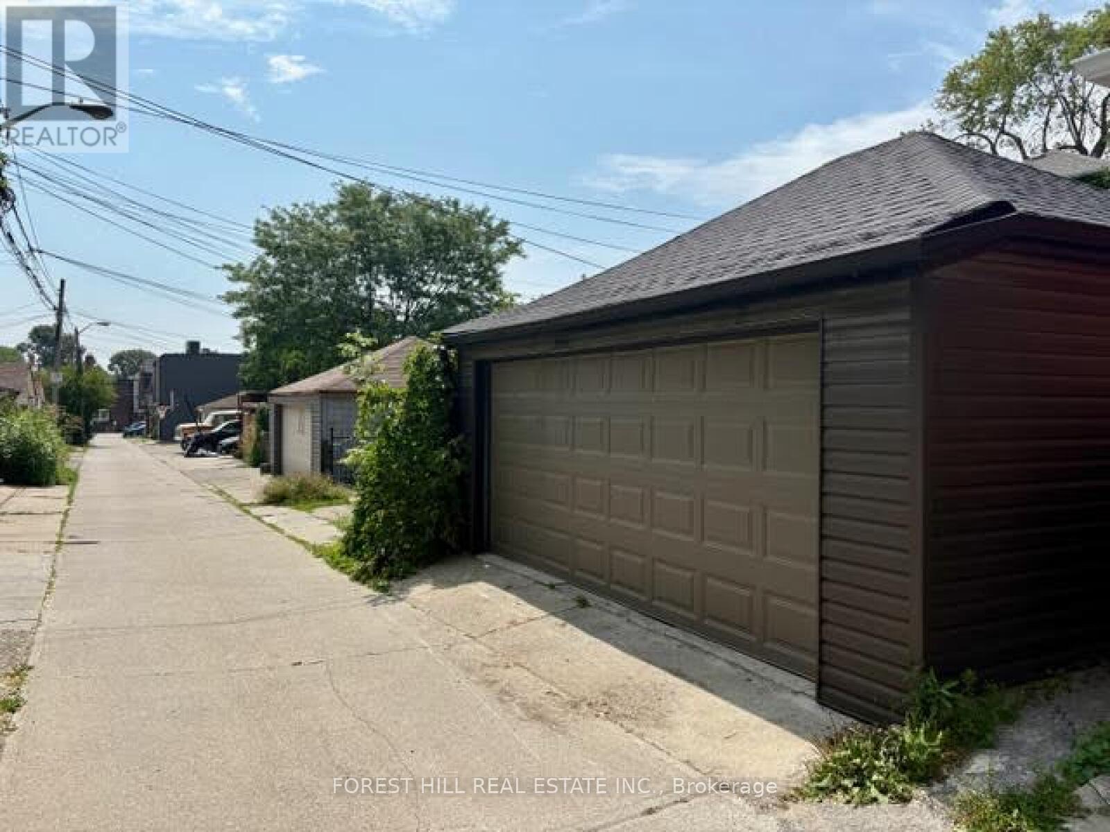 183 WYCHWOOD AVENUE Toronto (Humewood-Cedarvale), ON M6C 2T4