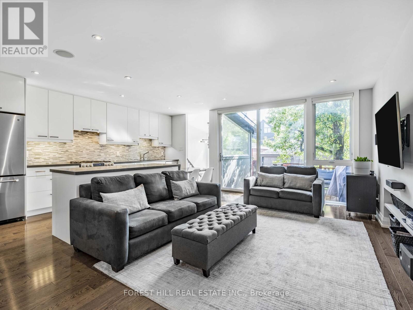 183 WYCHWOOD AVENUE Toronto (Humewood-Cedarvale), ON M6C 2T4