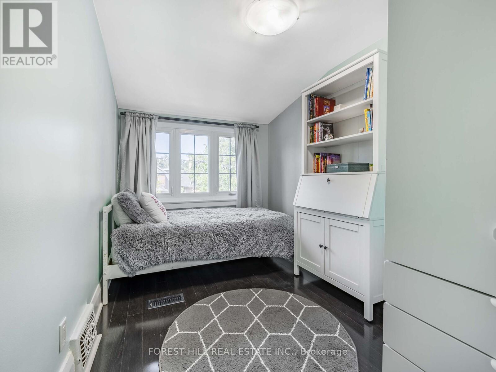 183 WYCHWOOD AVENUE Toronto (Humewood-Cedarvale), ON M6C 2T4