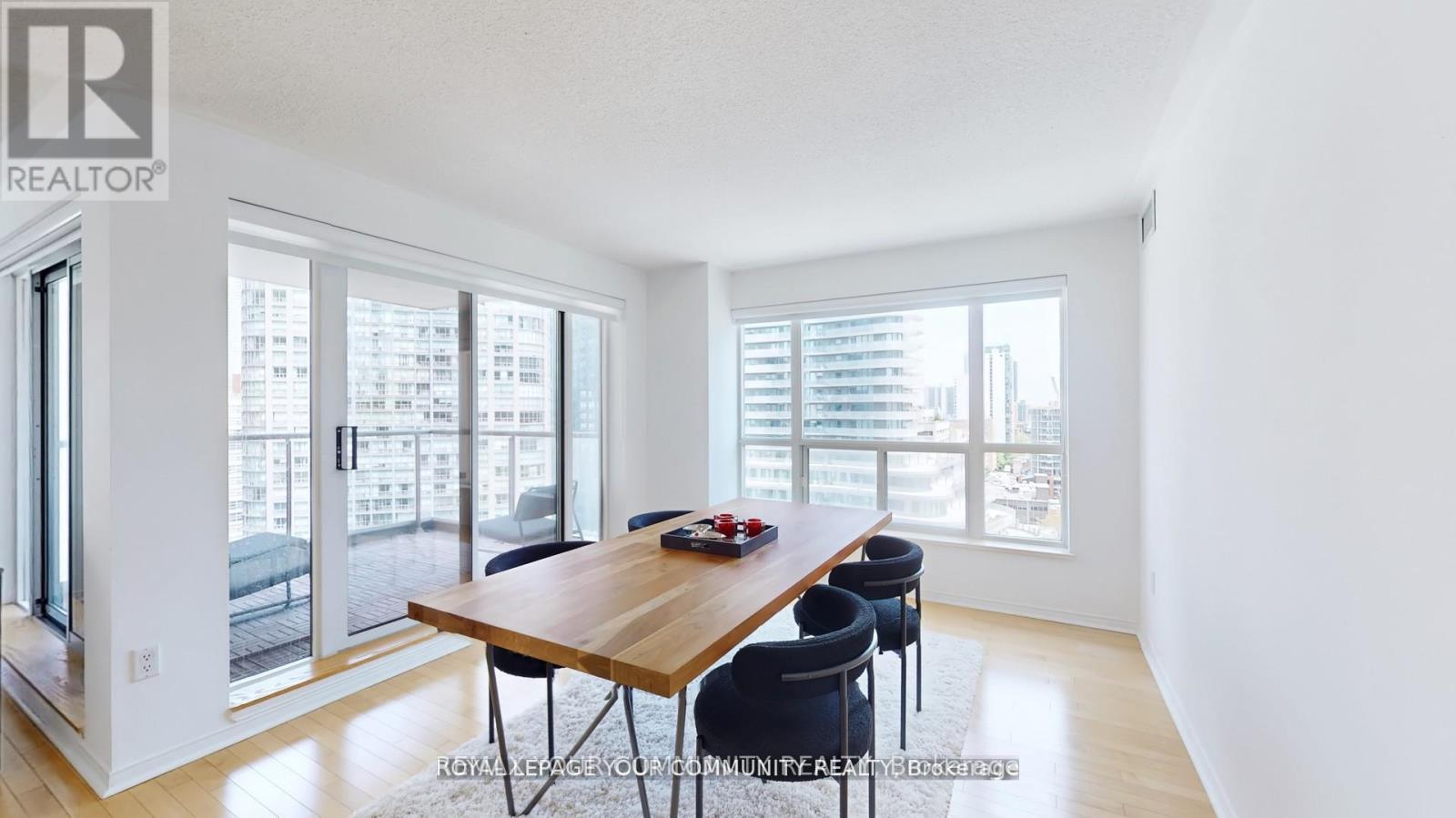 1609 - 909 Bay Street, Toronto, Ontario  M5S 3G2 - Photo 15 - C12782262