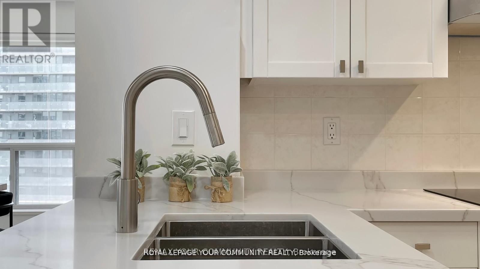 1609 - 909 Bay Street, Toronto, Ontario  M5S 3G2 - Photo 23 - C12782262