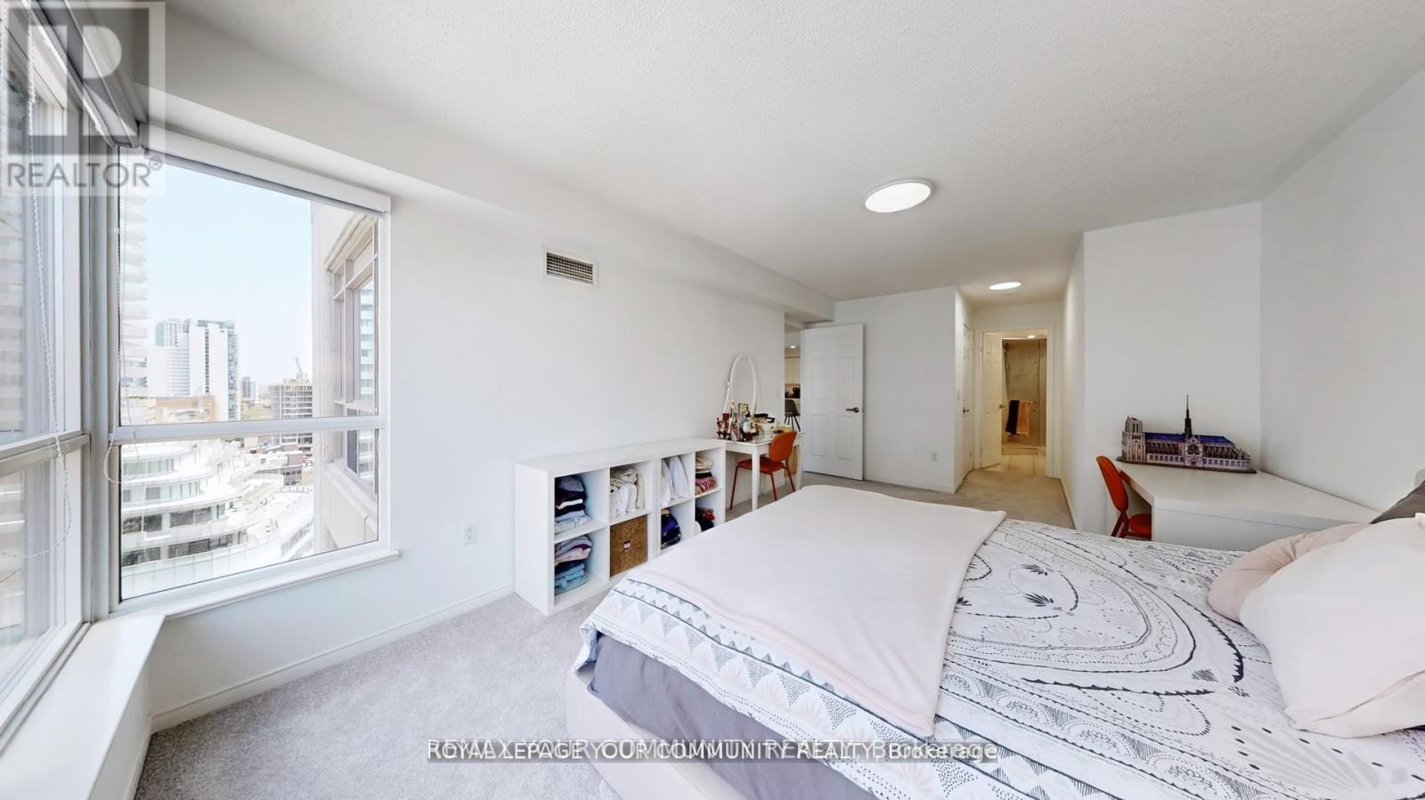 1609 - 909 Bay Street, Toronto, Ontario  M5S 3G2 - Photo 25 - C12782262