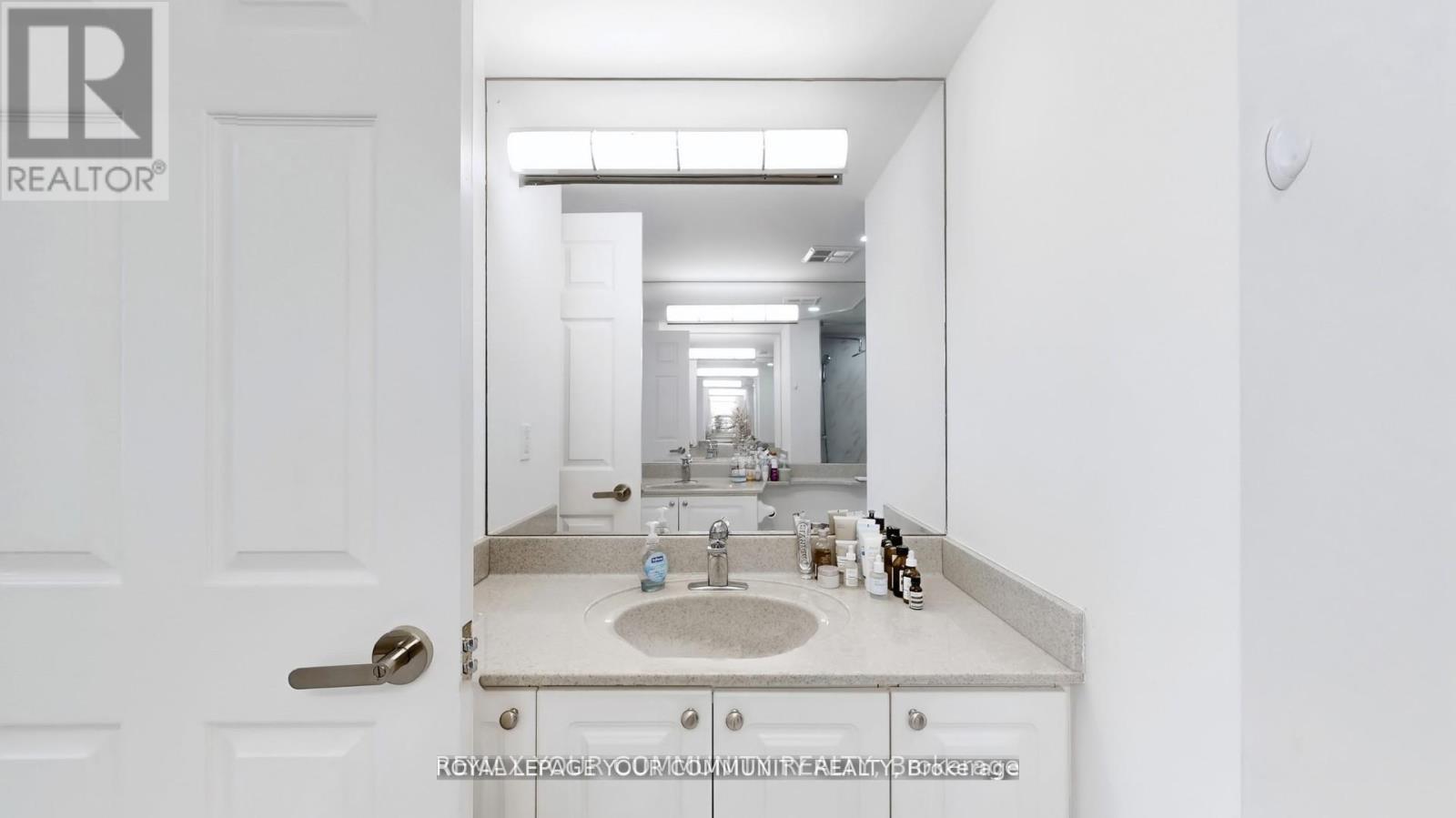 1609 - 909 Bay Street, Toronto, Ontario  M5S 3G2 - Photo 30 - C12782262