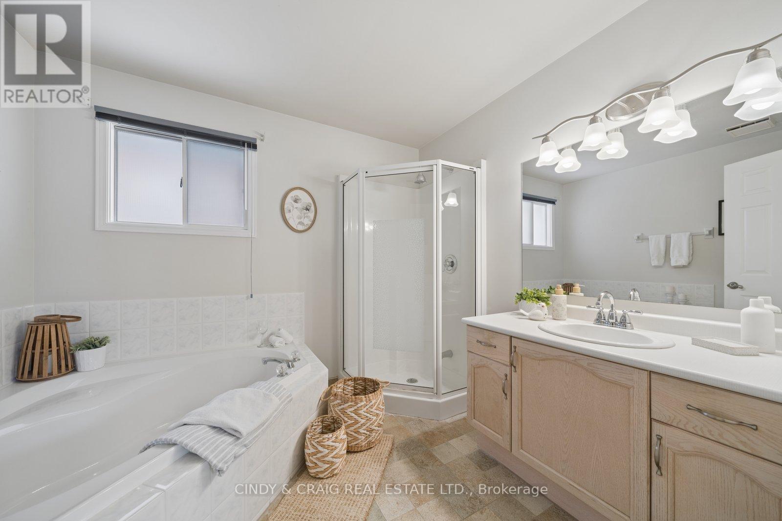 318 Sandringham Drive, Clarington, Ontario  L1E 3A7 - Photo 10 - E12782296