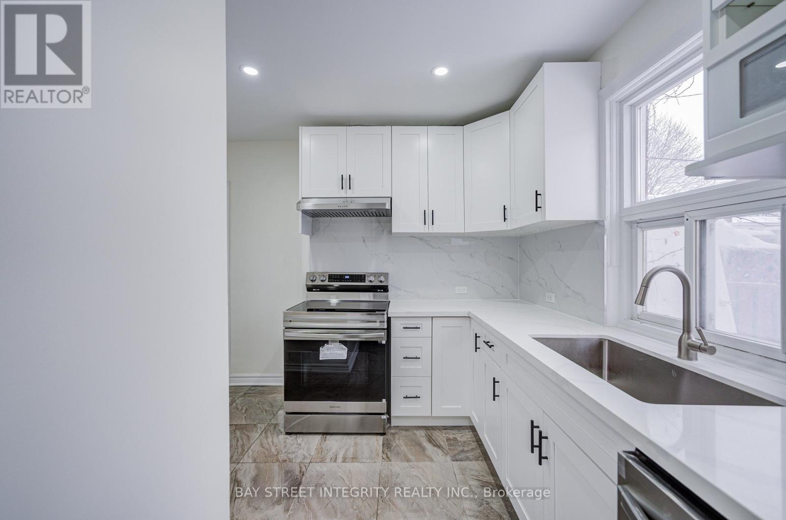 81 Dentonia Park Avenue, Toronto, Ontario  M4C 1X1 - Photo 13 - E12782316