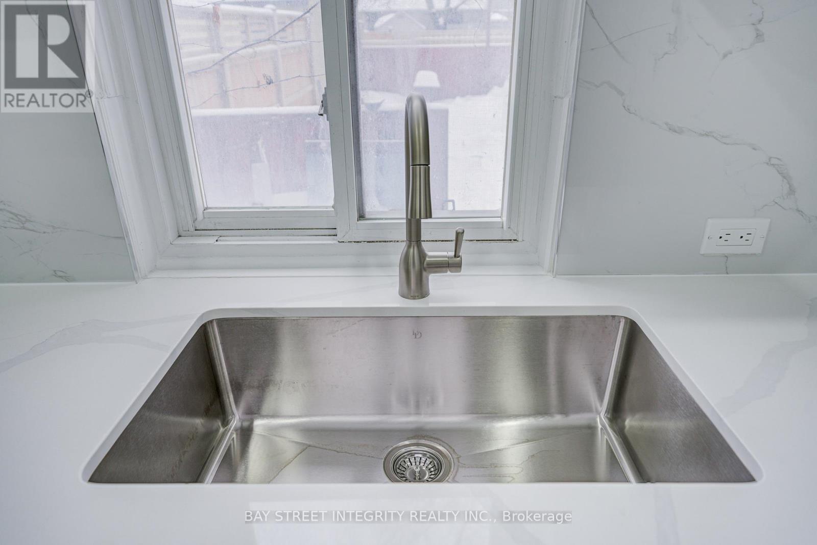 81 Dentonia Park Avenue, Toronto, Ontario  M4C 1X1 - Photo 15 - E12782316